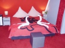 Komfortowe pokoje ( pok. nr 7) z łóżkami Queen-size LCD-SAT-TV, lodówkami, czajnikami, filiżankami, talerzykami, sztućcami, balkonem ( meble balkonowe)