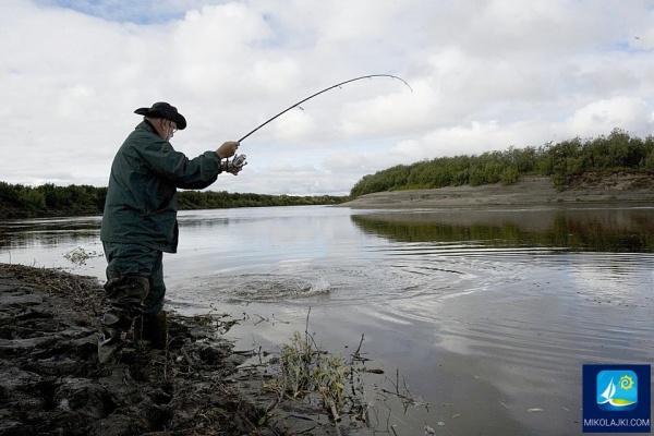 Wędkarstwo mogą uprawiać osoby w każdym wieku. W Mikołajkach jest wiele akwenów, w których po wykupieniu odpowiedniego zezwolenia można łowić ryby.